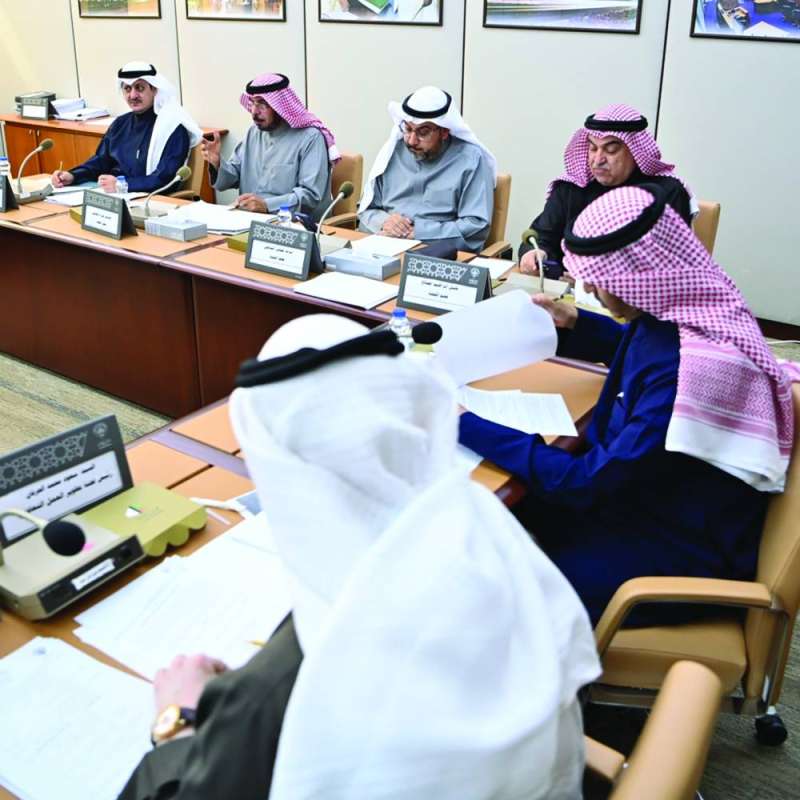 
جانب من اجتماع اللجنة الصحية أمس