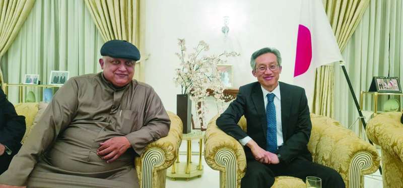 
السفير الياباني مع الزميل خالد الشرقاوي