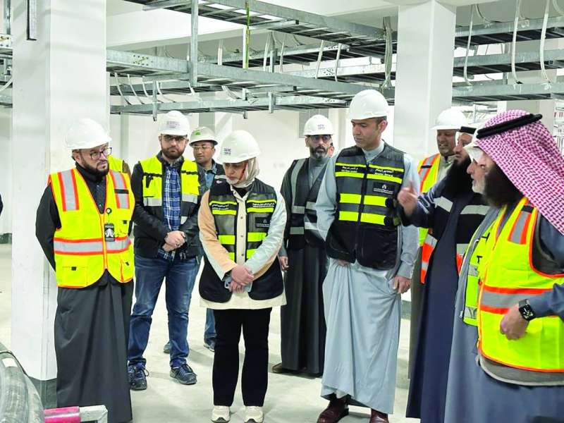 وفد «السكنية» خلال جولته التفقدية 