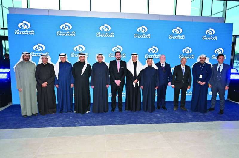 
لفيف من الشخصيات وأعضاء اللجنة التأسيسية	 (تصوير أسعد عبدالله)
