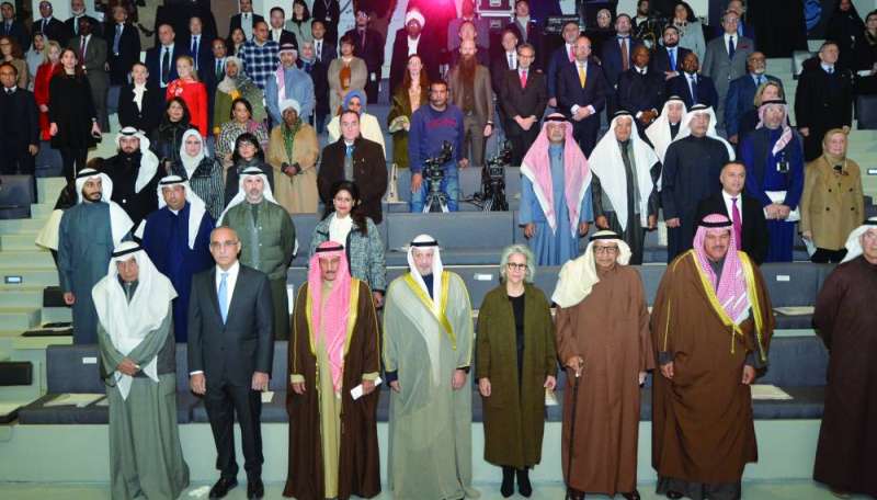 
 وزير الخارجية وحشد من الشخصيات والسفراء في مقدم الحضور	 (تصوير سعود سالم)
