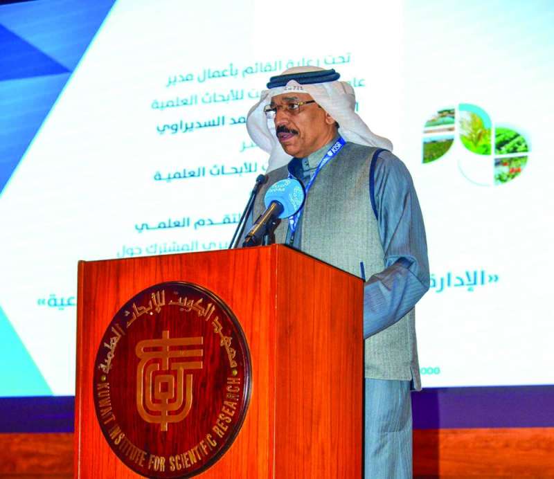 خالد هادي متحدثاً 