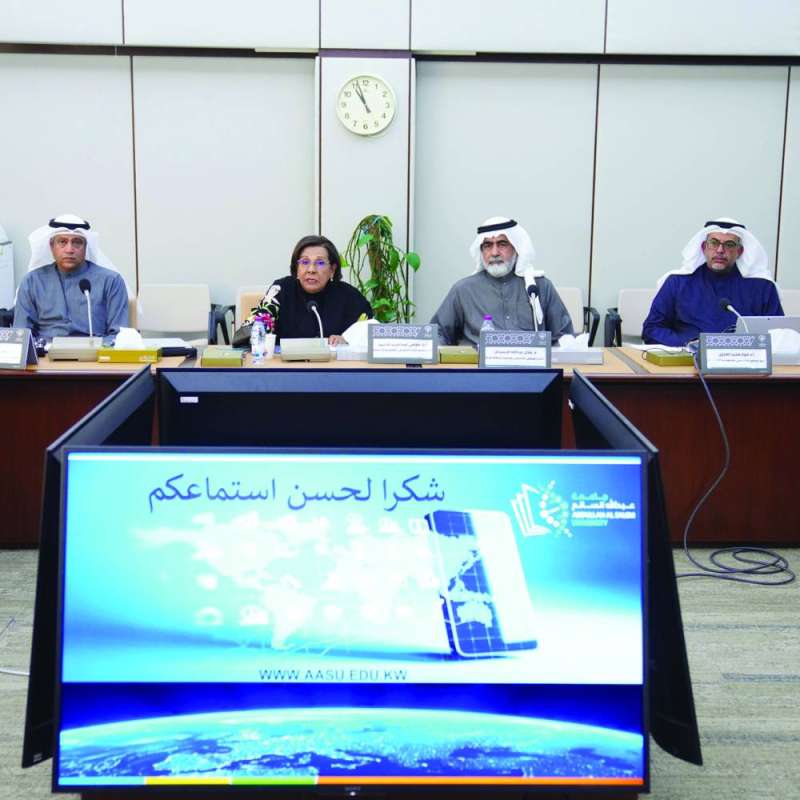 
اللجنة التأسيسية للجامعة في اجتماع اللجنة التعليمية