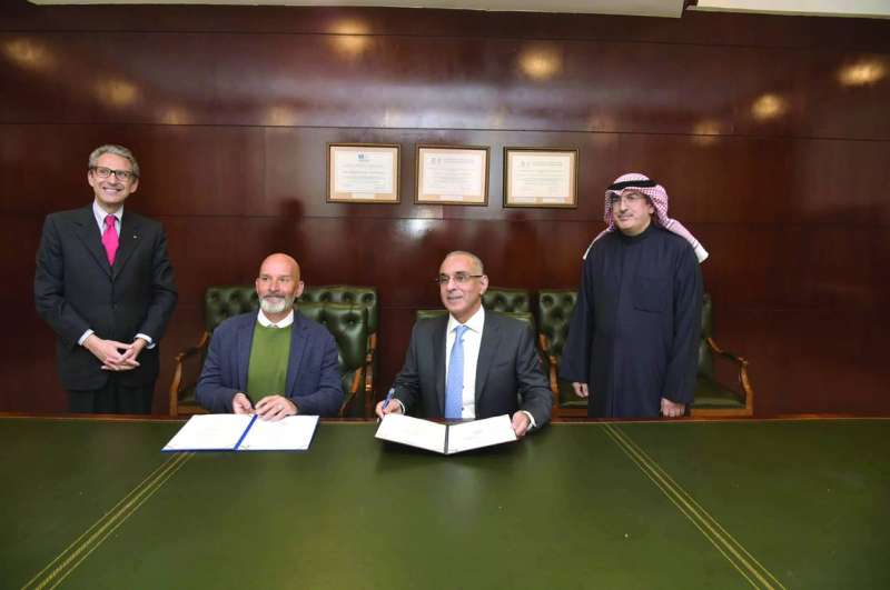 
بالدوتشي والجسار خلال توقيع الاتفاقيتين

