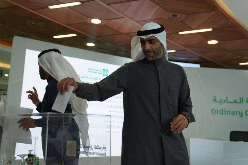 فهد الغانم مُدلياً بصوته