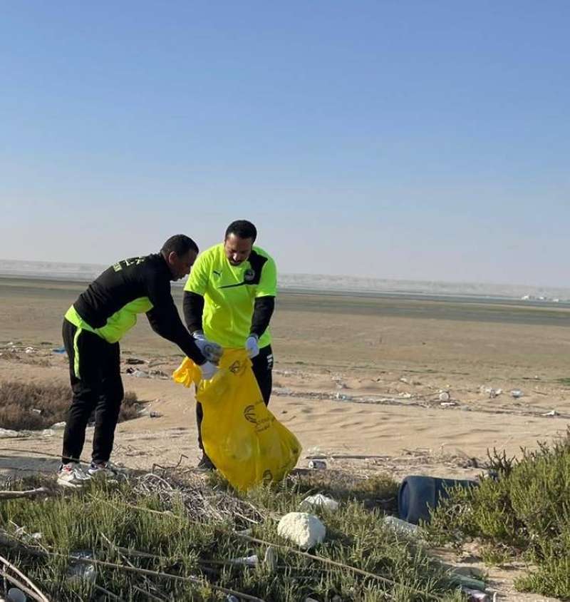 «الفريق الكويتي للطيران الحر» نظم حملة تطوعية لتنظيف شاطئ الدوحة الغربي