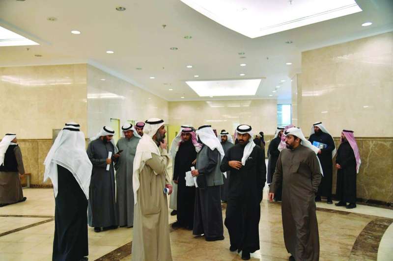 
جانب من اعتصام الموظفين
