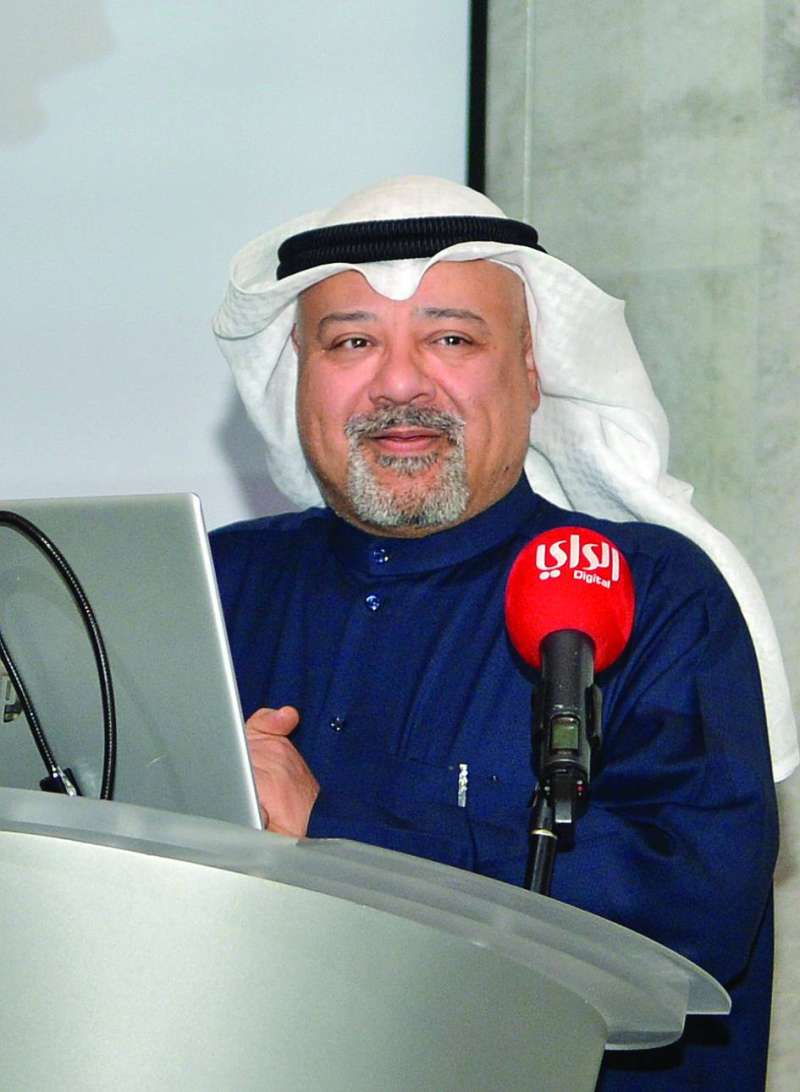 
مهدي يتحدث في الندوة