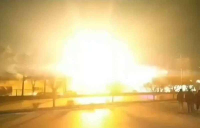 انفجار في مجمع أصفهان العسكري إثر استهدافه بضربة «مُسيّرة» إسرائيلية