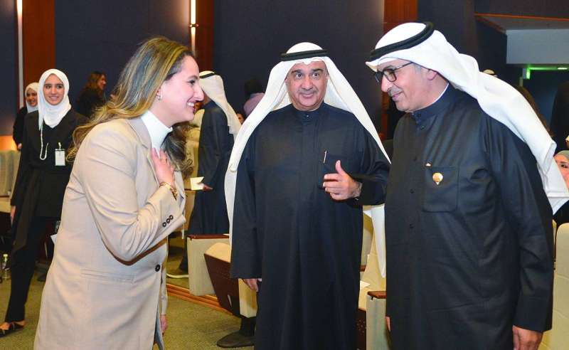 فادية الرفاعي والوزير الماجد	 (تصوير سعود سالم)