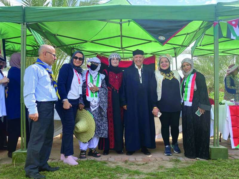 من المغرب والمشرق العربيين