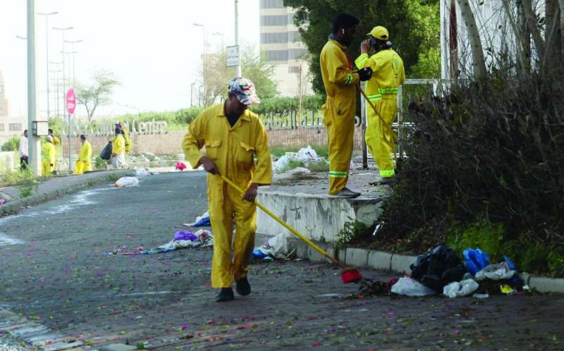 أكوام من القمامة خلّفها المُحتفلون