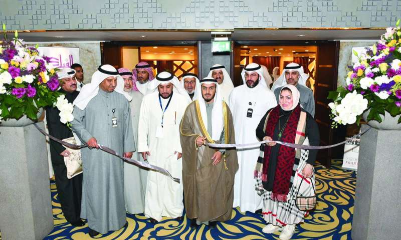 
العليم مفتتحاً معرض الحج أمس