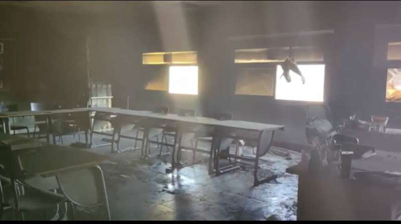 الفصل من الداخل