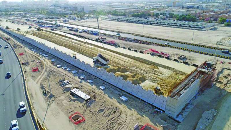 
العمل في شارع الغوص على قدم وساق
