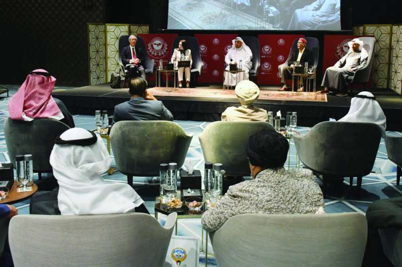 جانب من الندوة