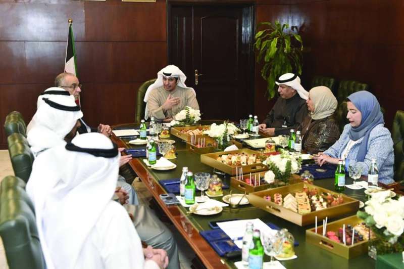 وزير الإعلام خلال اجتماعه مع الجسار والأمناء في «مجلس الثقافة» 