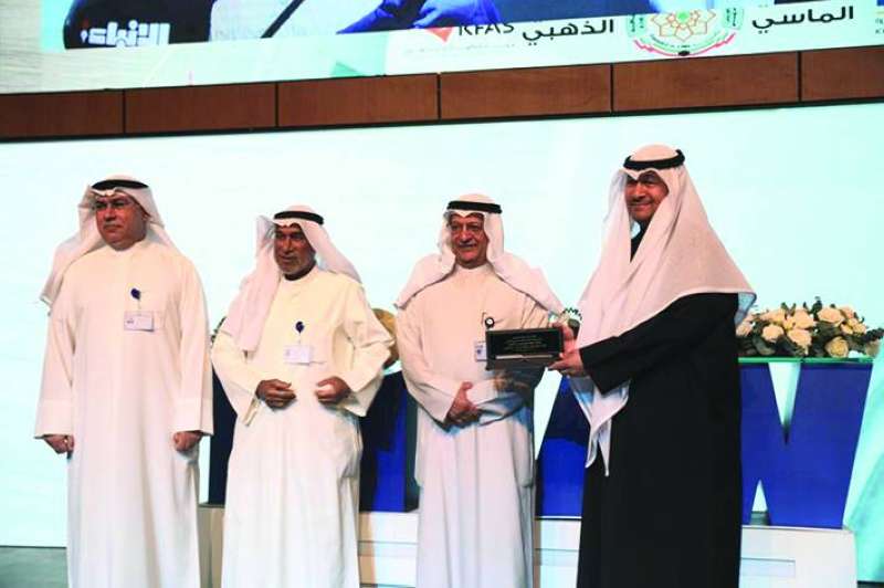 
وكيل «العدل» مُكرّماً من قيادة الكلية
