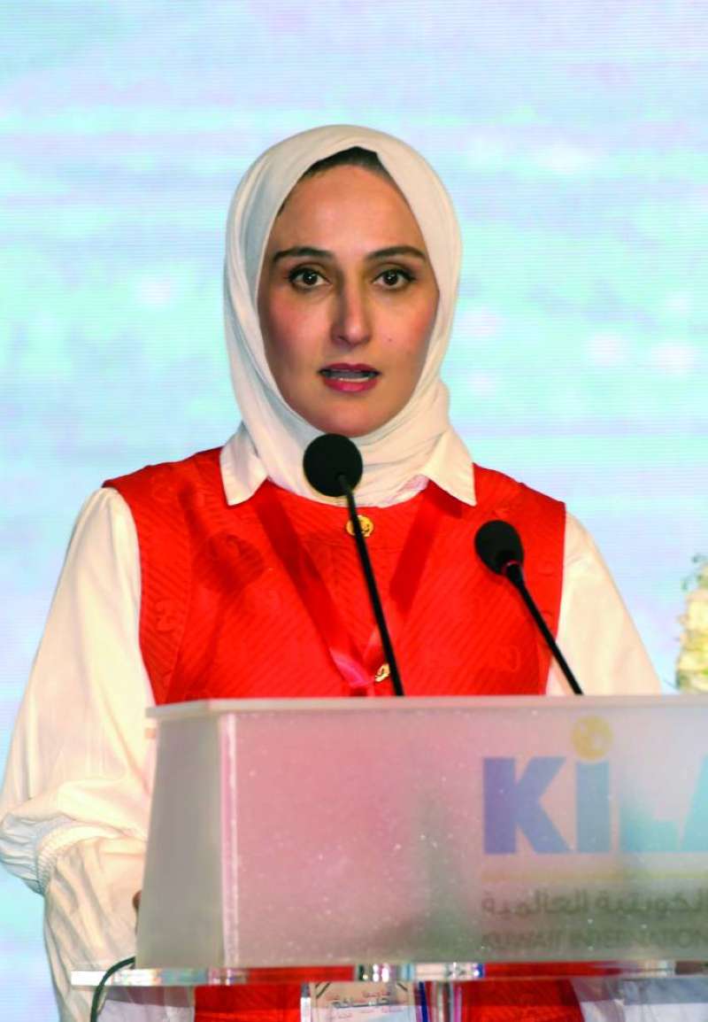 الإبراهيم متحدثة في الاحتفال 