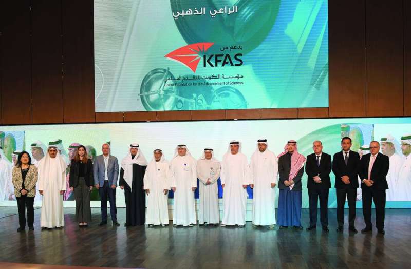 
المشاركون في افتتاح الملتقى
