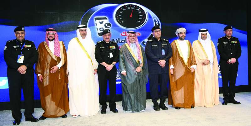 
الفريق البرجس متوسطاً اللواء يوسف الخدة واللواء الصايغ والعميد إبراهيم الجلال وعدداً من السفراء الخليجيين