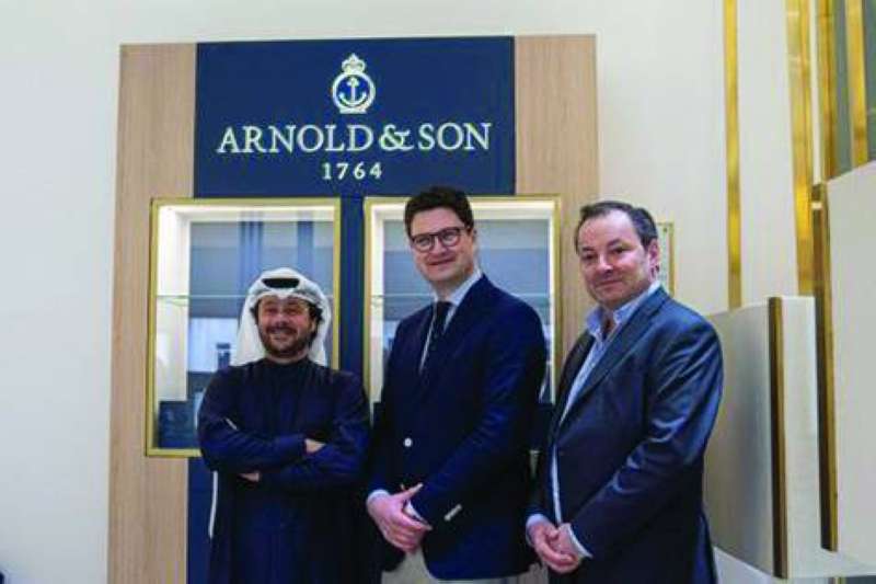 
(من اليسار) أيمن زماني وباسكال بيشو وسيدريك بوريل