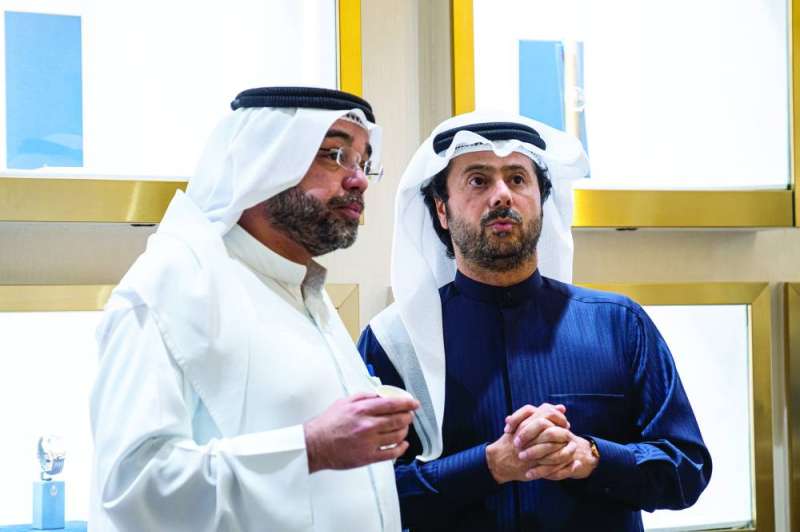 
يوسف المرزوق مع أيمن زماني
