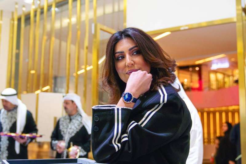 دانة طويرش مجربة إحدى الساعات 