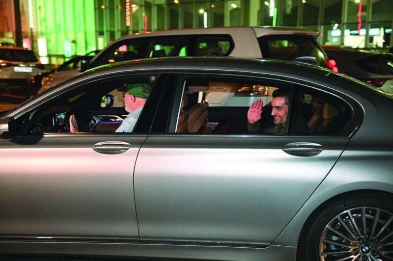 هاني سلامة مغادراً المطار	 (تصوير نايف العقلة) 