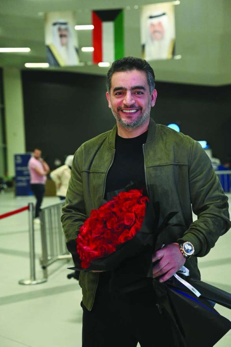 سلامة مبتسماً لعدسة «الراي»