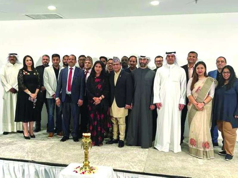 
السفير النيبالي وعدد من الحاضرين
