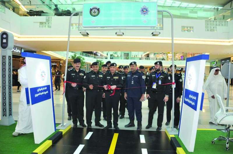 
اللواء الخدة والعميد الجلال في افتتاح المعرض
