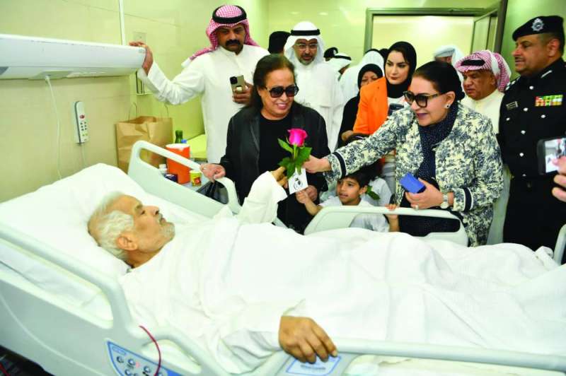 
وفد اللجنة خلال زيارته لمستشفى الرازي