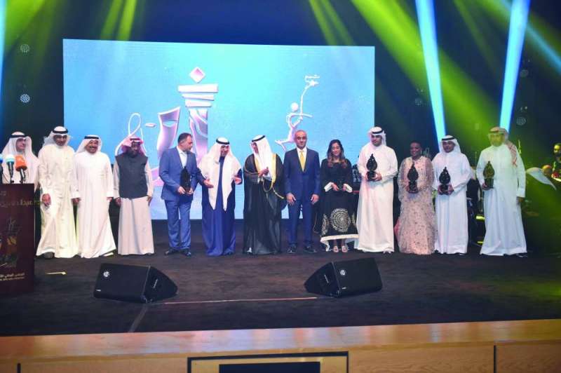 المكرّمون في صورة جماعية