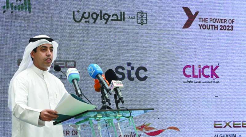 
مشعل السبيعي ملقياً كلمته في الملتقى
