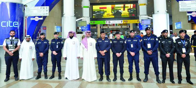 
وفد الأسبوع المروي مع قياديي الطيران المدني وأمن المطار	