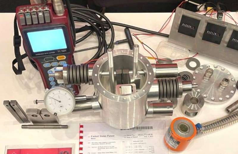 براءة اختراع جديدة لـ«الأبحاث» عن جهاز لاختبار مقاومة المواد للتآكل بالإجهاد
 