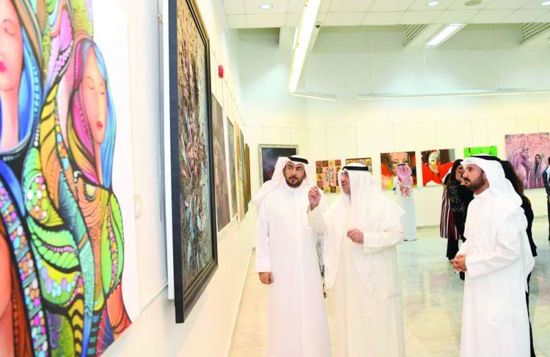 الزامل في جولة بالمعرض 