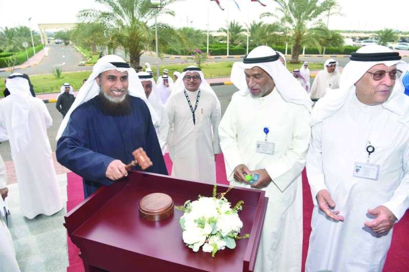 
ممثل وزير العدل يضرب المطرقة معلناً افتتاح الملتقى