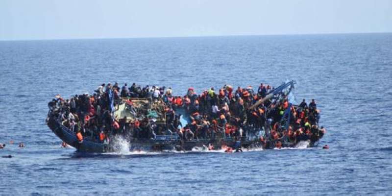 إيطاليا تشدد عقوبات السجن على مهربي المهاجرين بعد غرق سفينة (أرشيفية) 