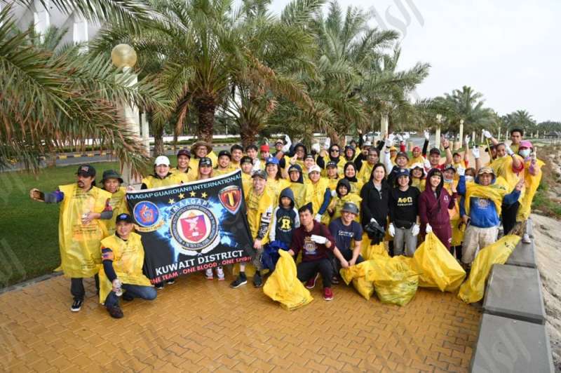  27 فريقا من الجالية الفيلبينية نظفوا الشريط الساحلي 
(تصوير: نايف العقلة)