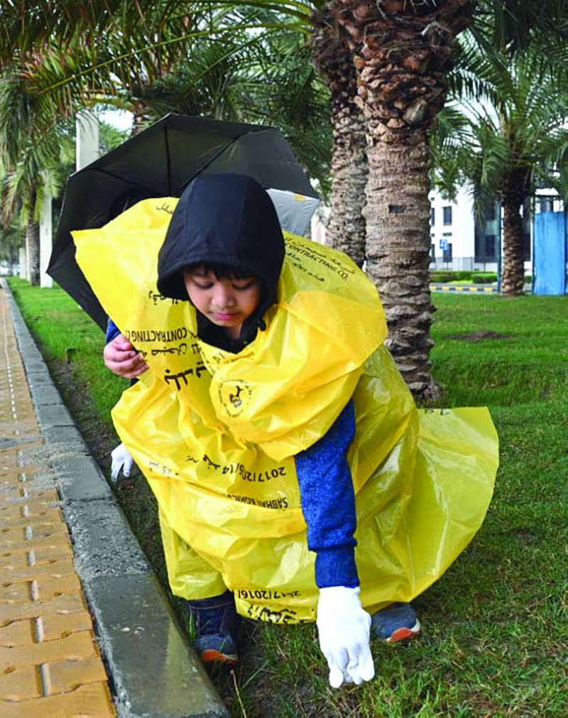 طفل يُشارك في الحملة