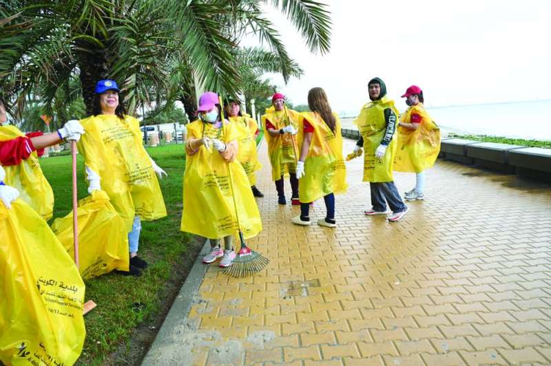 نساء شاركن بالفعالية