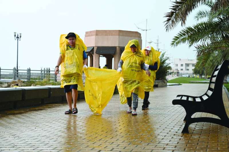 تنظيف تحت المطر 