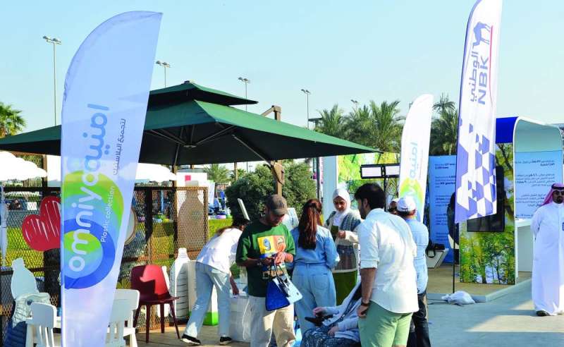 
إقبال على «بوث» أمنية		(تصوير سعود سالم)