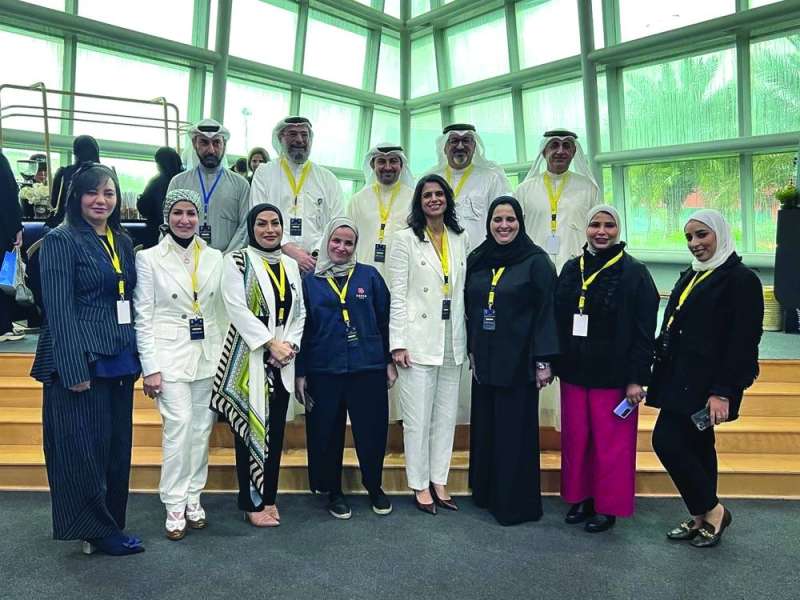 مشاركون في تنظيم المعرض