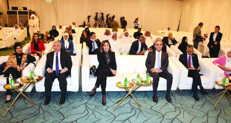 المنتدون في مقدم الحضور	(تصوير نايف العقلة) 