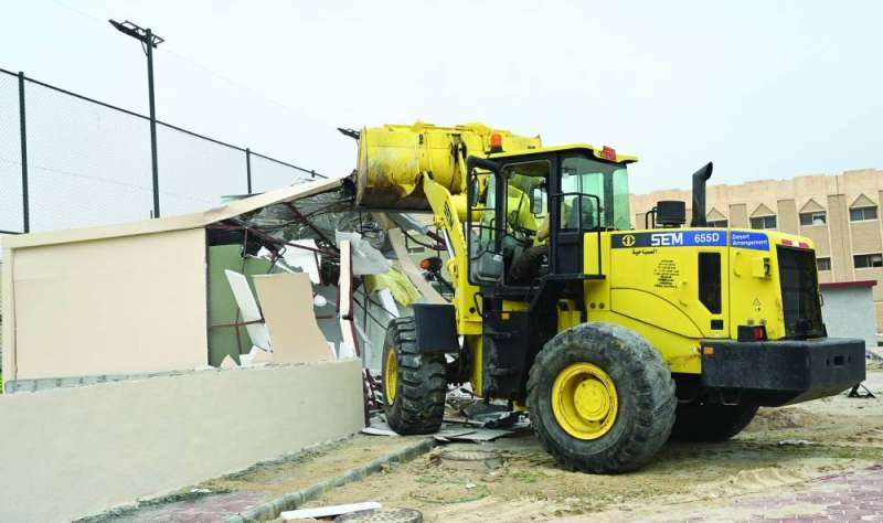 
تدمير مدخل المنشأة المخالفة