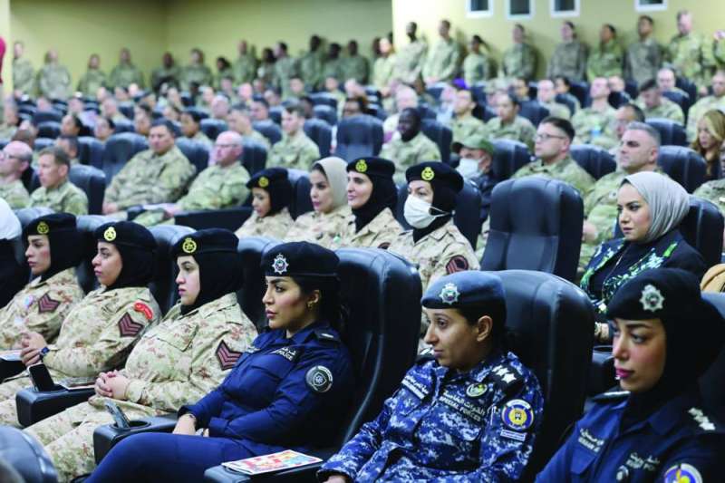 
حضور كبير من ضباط الشرطة وضباط صف الجيش الكويتيات