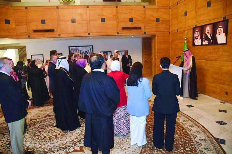 
السفير السعودي متحدثاً في الحفل
